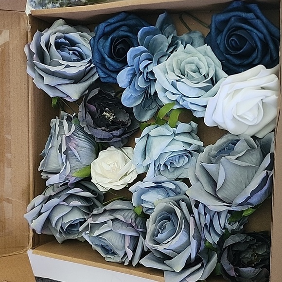 Forever Flowers bundle wedding roses and tulips - Picture 3 of 9